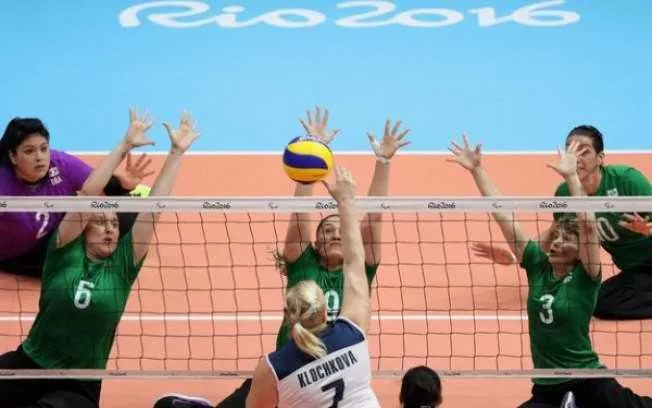Imagem ilustrativa da imagem Seleção feminina vence Ucrânia no vôlei sentado e está na semifinal