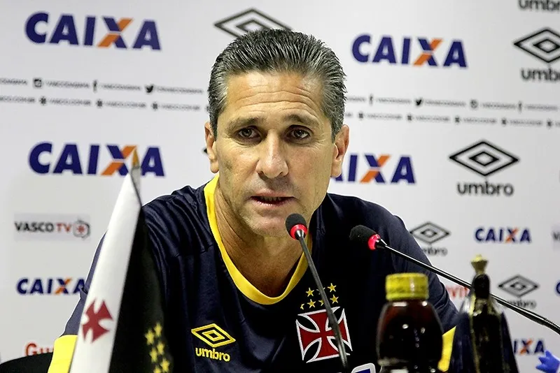 O técnico Jorginho espera a chegada de reforços pontuais para disputa da Série B do Brasileiro