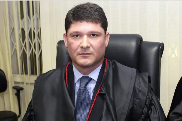 Juiz Leonardo Grandmasson determinou arresto das contas