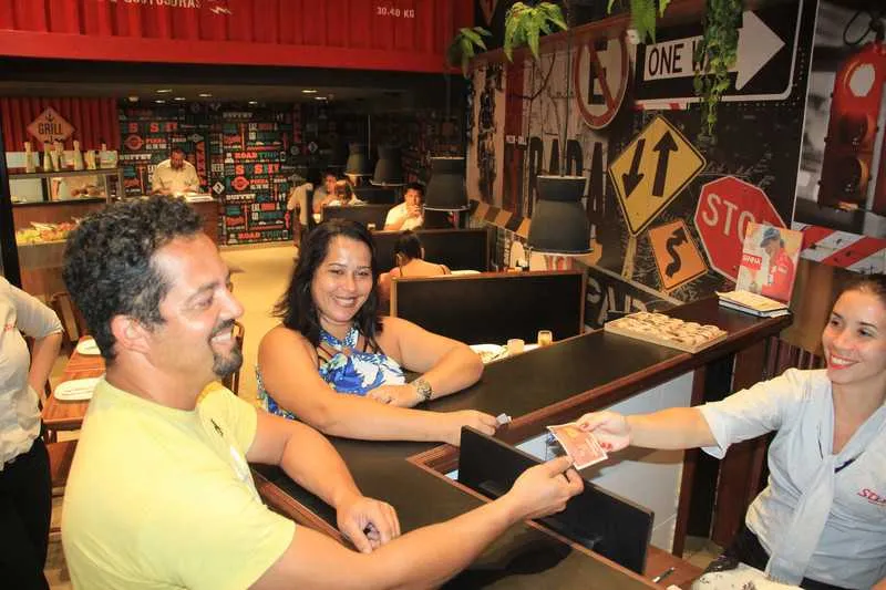 Andreza e John disseram que pizzas são as melhores da região