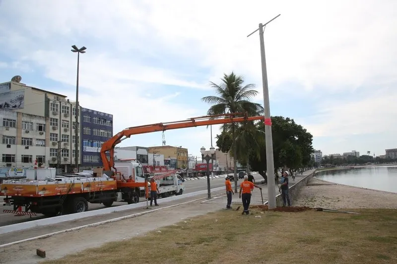 A orla ganhará espaços adequados para a prática de vôlei, beach soccer e artes marciais