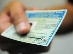 Os motoristas tiveram a carteira suspensa porque atingiram o limite de 20 pontos em multas