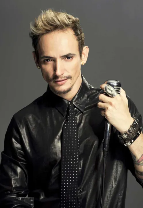 O Partage Shopping São Gonçalo recebe, hoje, o cantor Ricky Vallen para um grande show no Jardim, a partir das 19h. Conhecido por seu estilo de interpretação e por ter sido alçado ao estrelato no Programa Raul Gil, o artista promete uma apresentação recheada de sucessos. A apresentação é aberta ao público de todas as idades, com entrada gratuita. O Partage São Gonçalo fica Av. Presidente Kennedy, 425, Centro.