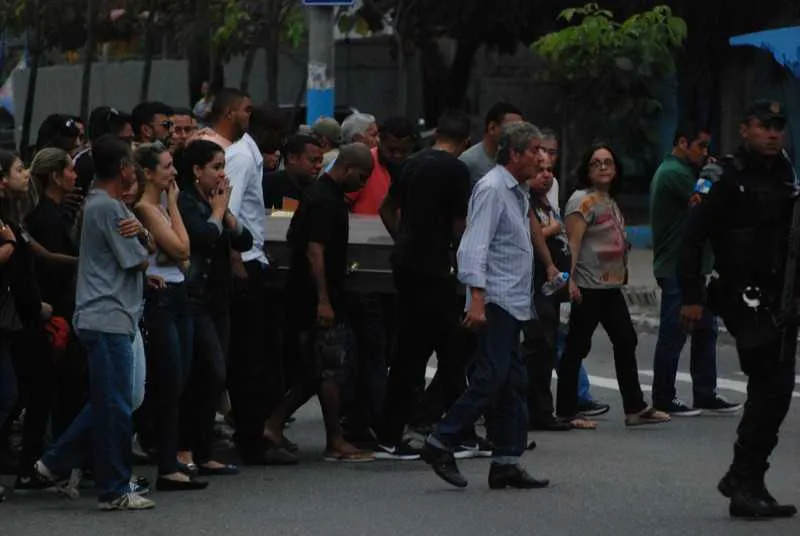 Cerca de 200 pessoas se despediram de Matsumoto ontem