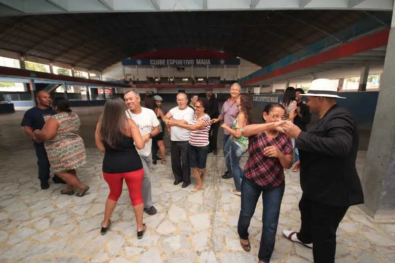 Baile beneficente será realizado uma vez por mês no Clube Mauá. O primeiro acontece no dia 5