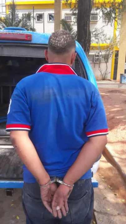 Segundo a polícia, João Victor foi flagrado com armas e drogas