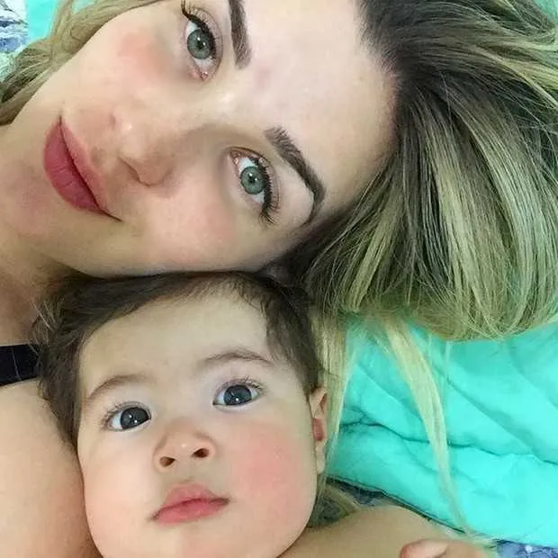 Aline Gotschalg compartilhou uma foto de um momento muito feliz. “Uma semana cheia de amor para todos nós #obrigadameuDeus #por #tamanho #presente #e #benção #2ParaOMundo #AgoraSomos3”, escreveu a ex-BBB na legenda do registro em sua conta na rede social em que aparece em um selfie com o filho, Lucca, fruto de seu relacionamento com o ex-BBB Fermando Medeiros.