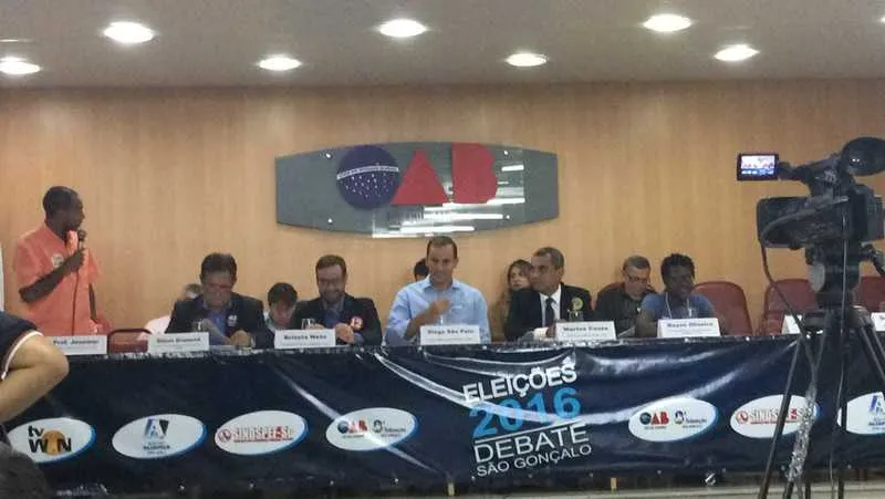 Imagem ilustrativa da imagem Candidatos respondem às perguntas da plateia