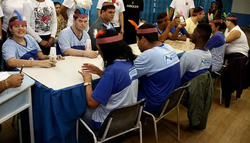  Cerca de 1400 alunos com algum tipo de deficiência estão matriculados nas escolas da rede
