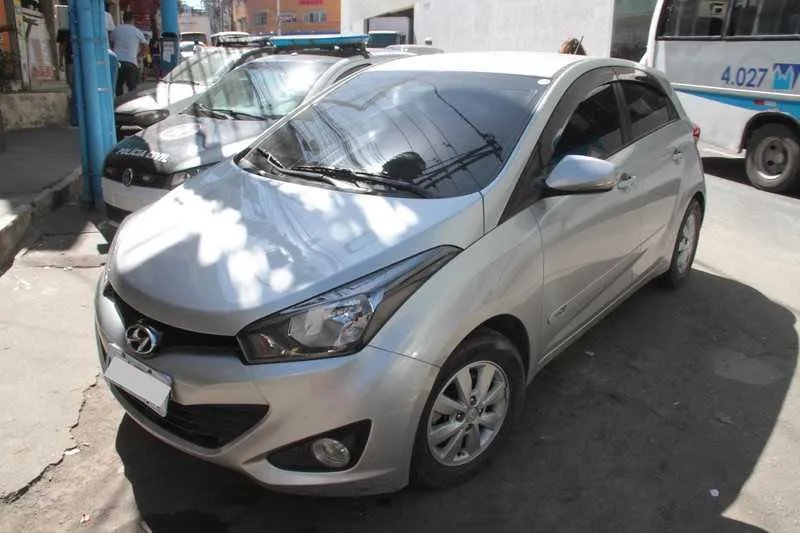 Carro recuperado pelos policiais