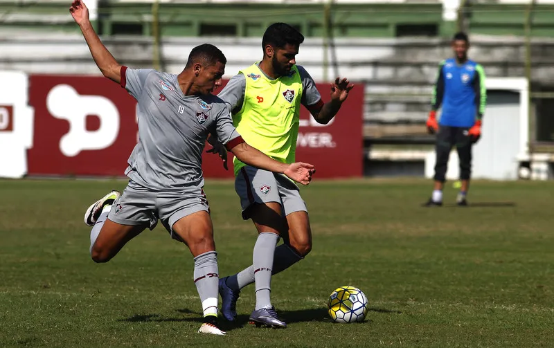 As mudanças táticas de Levir são as escalações do lateral Giovanni e do atacante Richarlison