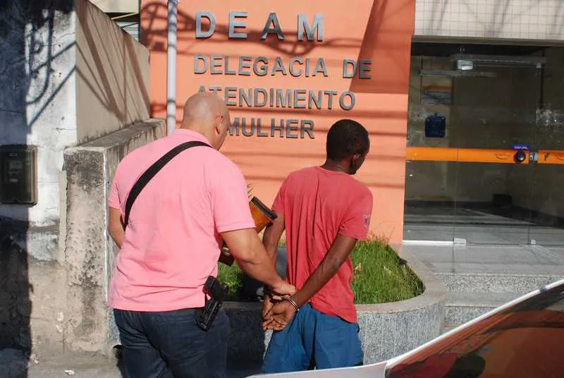 Piu foi flagrado com uma pistola e drogas no Pica-Pau