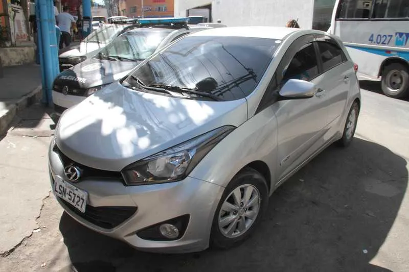 Na ação, PMs recuperaram um carro e apreenderam menor