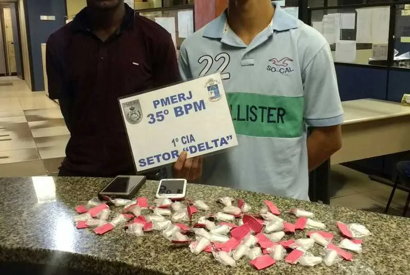 Os PMs foram alertados por um outro passageiro do coletivo