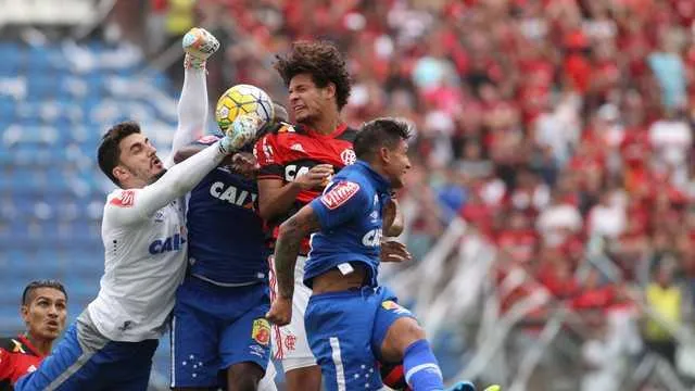 Apesar de um 1º tempo com domínio do Flamengo, os gols só saíram nos minutos finais da partida