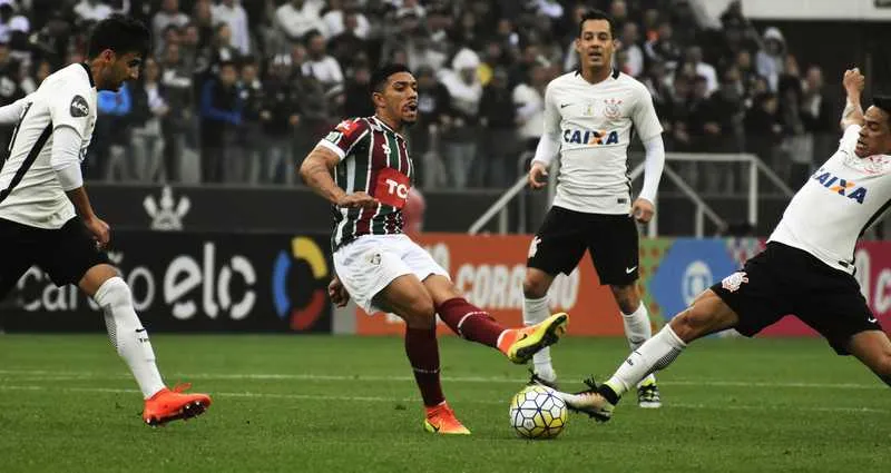 As disputas de bola ficaram mais intensas no segundo tempo