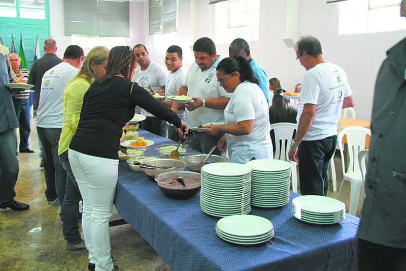Abrigo faz mais um almoço para conseguir manter atividades