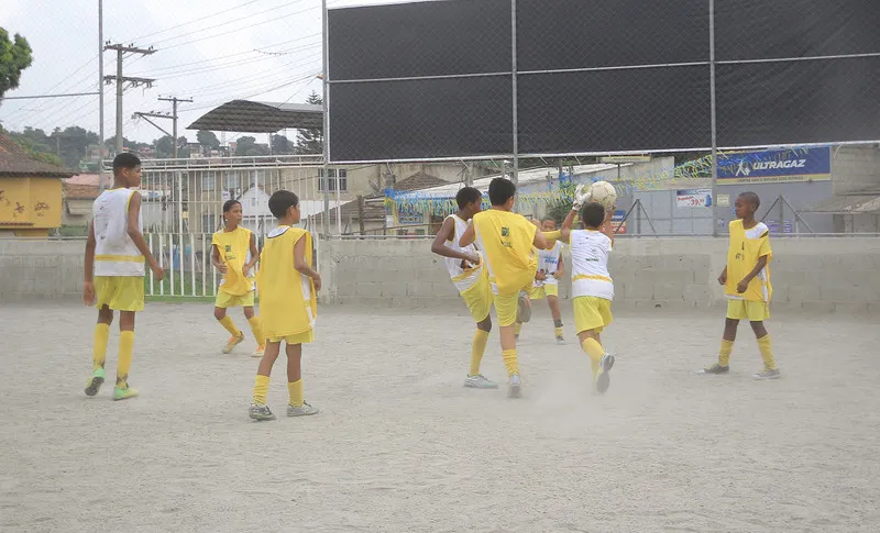Projeto educacional utiliza o futebol para tirar jovens da ociosidade
