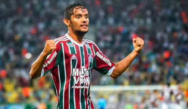  O meia Gustavo Scarpa comemora o reencontro com a torcida neste sábado, em Mesquita