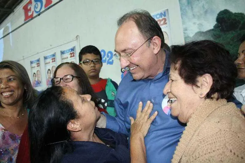 Neilton Mulim fez reunião com moradores do Jardim Catarina e destacou humanização dos serviços