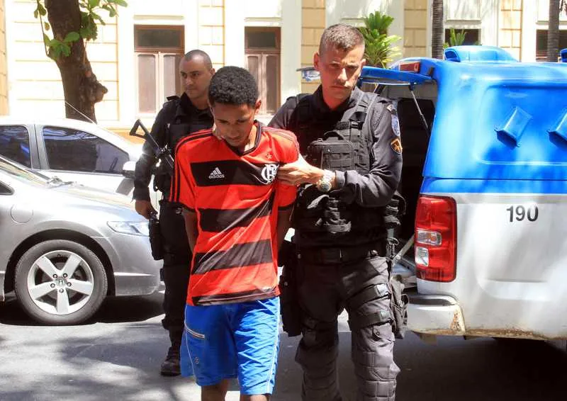 Luan foi flagrado com pinos de cocaína no Morro dos Marítimos