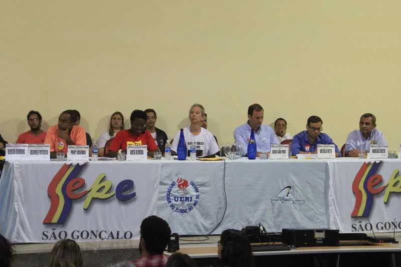 Imagem ilustrativa da imagem Cinco prefeitáveis fazem debate 'acalorado' na Uerj de São Gonçalo