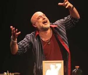 Thelmo Ferandes apresenta monólogo de textos de Chico Sá