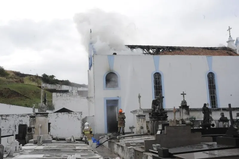 Capela vai ficar fechada para visitação até reconstrução do telha