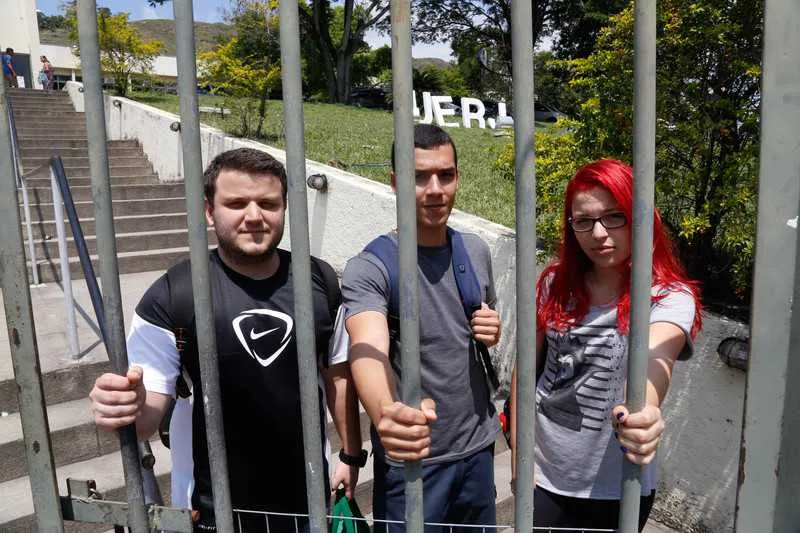  Alunos afirmam que não há policiamento e assaltos são diários