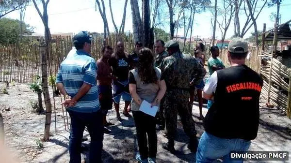 Na ocasião, foi concedido o prazo de 15 dias para a saída das pessoas que fizeram as construções