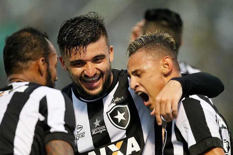 Glorioso joga bem e vence o ‘Timão’ em dia de golaço de Neílton