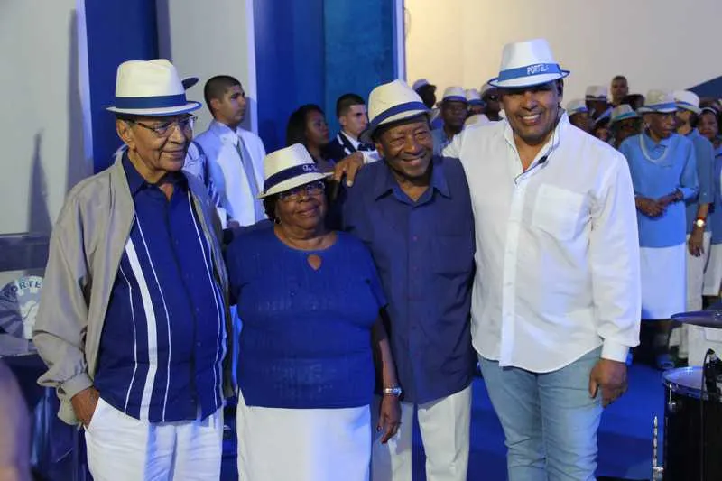 A missa de sétimo dia em memória ao presidente da Portela, Marcos Falcon, será realizada hoje, a partir das 20h, na quadra da escola, na Rua Clara Nunes, 81, Madureira. A cerimônia vai ser celebrada pelo padre João Paulo, da Paróquia de Sant’Ana, em Campo Grande. A quadra só será reaberta para eventos no dia 6 de outubro, com a gravação do DVD do grupo Pique Novo. Os cortes de samba serão retomados no dia 7.