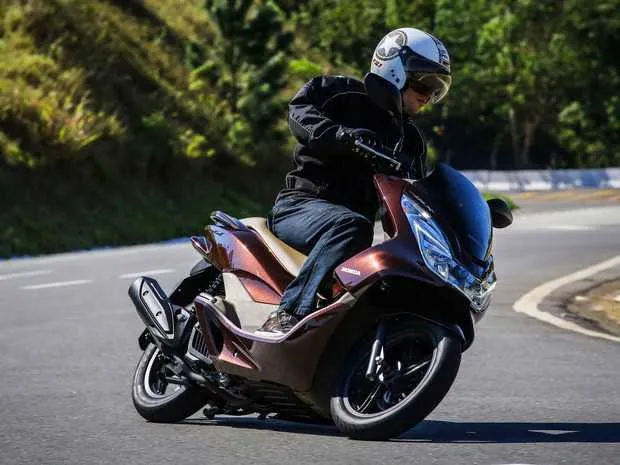 A versão standard do scooter, com mais 14 mil unidades em 2016, agora está custando R$ 10.300