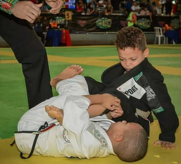 Imagem ilustrativa da imagem Pequeno do jiu-jitsu em busca de um sonho