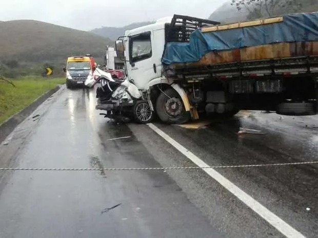 Imagem ilustrativa da imagem Colisão e morte na estrada