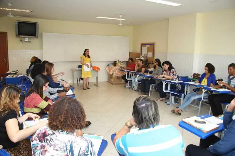 Imagem ilustrativa da imagem Professores passam por seleção para capacitação