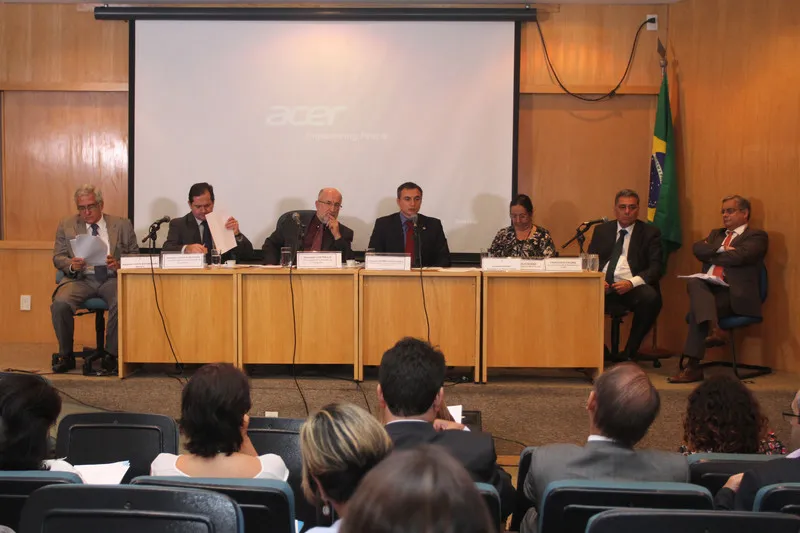 Reunião entre secretários, que também discutiu o orçamento para 2017, aconteceu na Alerj