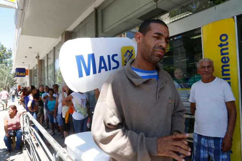 Imagem ilustrativa da imagem Fim de greve lota bancos de SG.