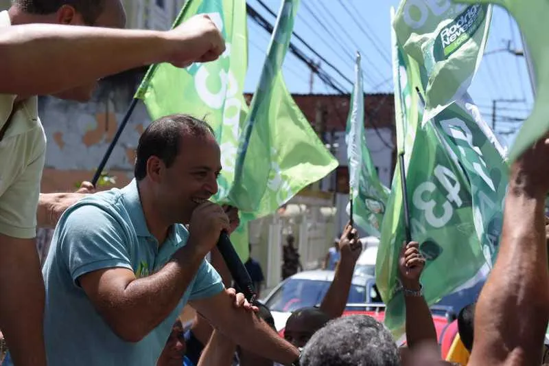 Rodrigo Neves esteve em diferentes comunidades no sábado de sol