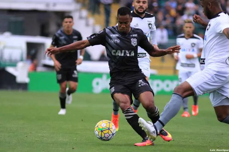 Figueirense aperta a pressão no segundo tempo mas não evita derrota nos acréscimos, aos 46

