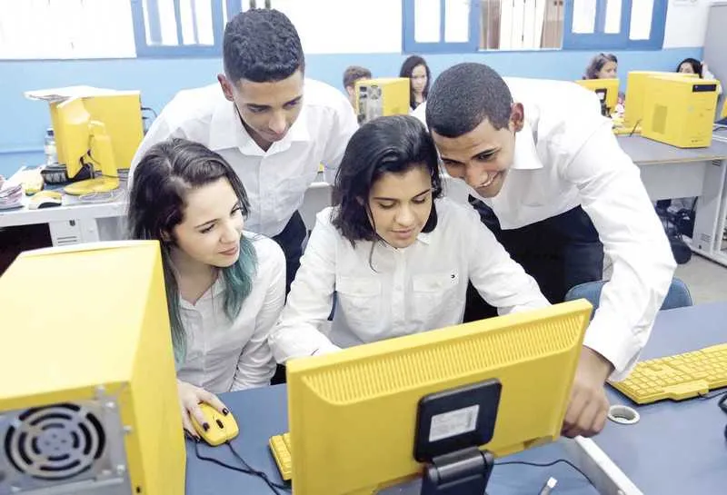 Imagem ilustrativa da imagem Colégios preparam jovens para o mercado de trabalho