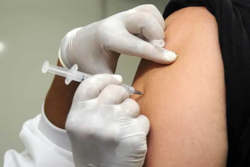Imagem ilustrativa da imagem Ministério da Saúde começa a vacinar meninos contra HPV em 2017