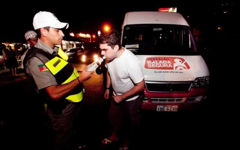 Imagem ilustrativa da imagem Lei Seca: multa ficará mais pesada para quem for pego alcoolizado ao volante