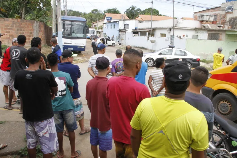 Bruna Gomes estava ao volante esperando o marido abrir o portão quando foi atingida por tiros.