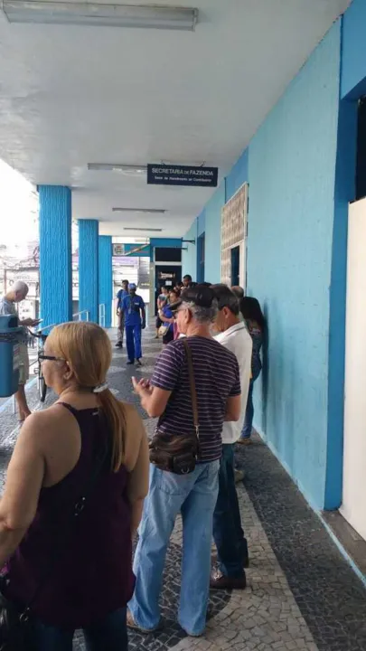 Imagem ilustrativa da imagem Contribuintes aproveitam feriado para ficar em dia com o município