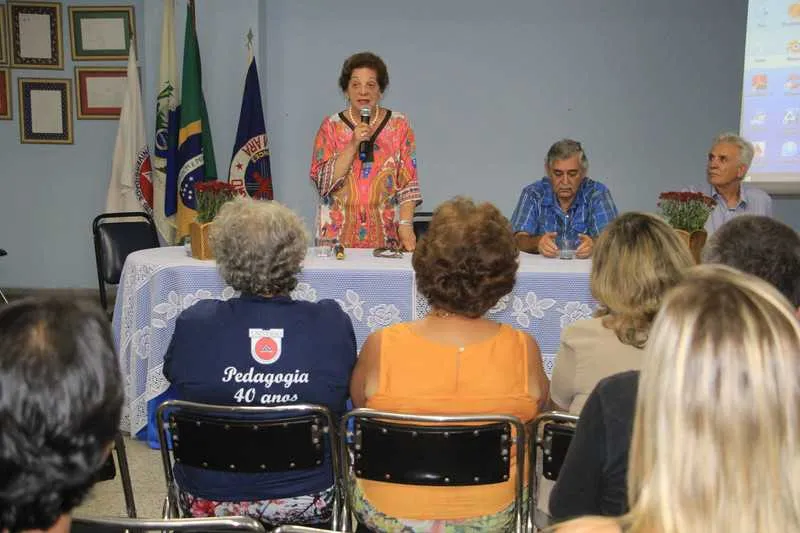 Professora Marlene Salgado recebeu homenagens de ex-alunos, professores e estudantes