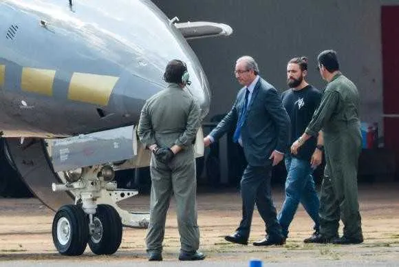 Imagem ilustrativa da imagem Eduardo Cunha é preso em Brasília e levado para Curitiba