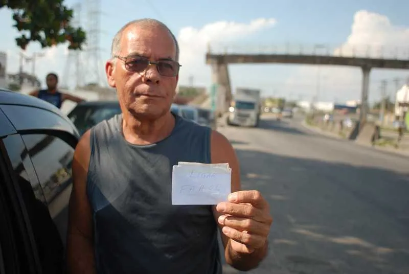 Roberto coloca bilhete para não esquecer de ligar o farol 