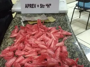 Após o cerco da PM, o acusado foi detido com 77 cápsulas de cocaína na Rua Thomé de Souza.