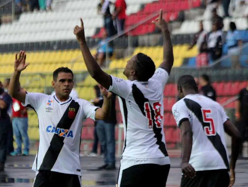  Thalles entrou no segundo tempo, marcou e virou o herói da vitória vascaína contra o Paraná